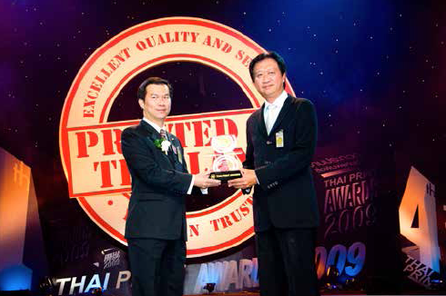 Receiving the Thai Print Award 2009